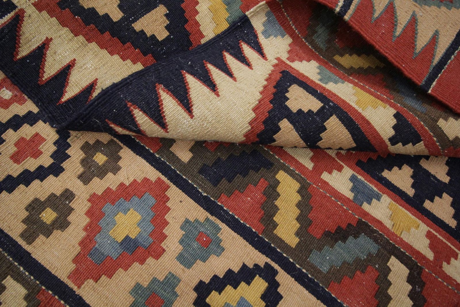 photo furniture Handmade Wool Kilim Runner, Beige Tribal Geometric Zig Zag Hallway Rug 356x89cm