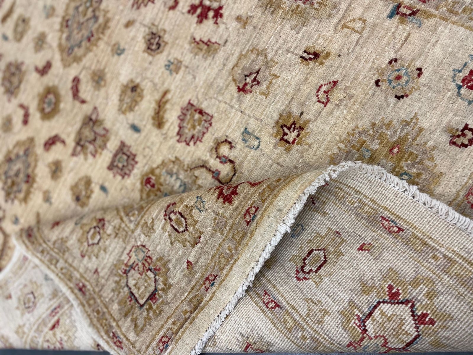 Cream Wool Area Rug, Handwoven Floral Carpet, Traditional Decor 190x128cm photo vintage