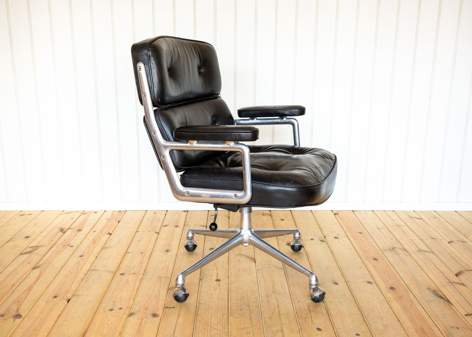 6450.0 1960s Eames 3474 Time Life Executive Lobby Desk Chair Vitra Es104 Black Leather Aluminium Office Mad Men Armchai.R Mcm Mid Century photo