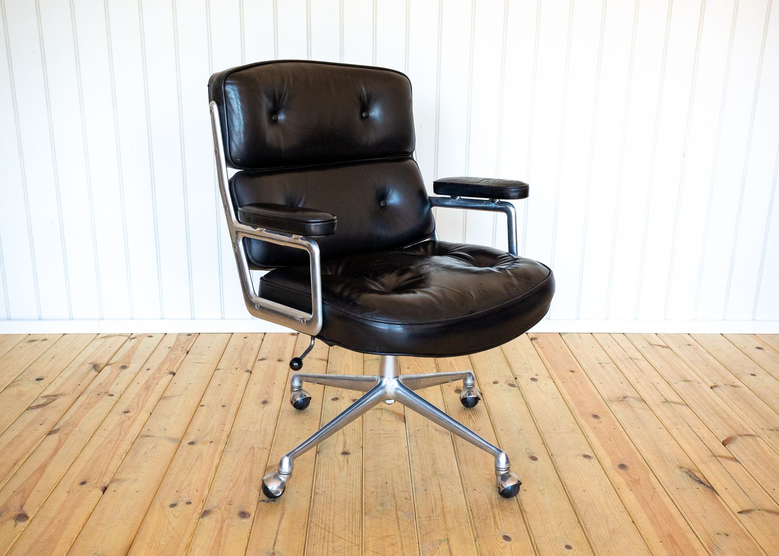 Furniture 1960s Eames 3474 Time Life Executive Lobby Desk Chair Vitra Es104 Black Leather Aluminium Office Mad Men Armchai.R Mcm Mid Century photo