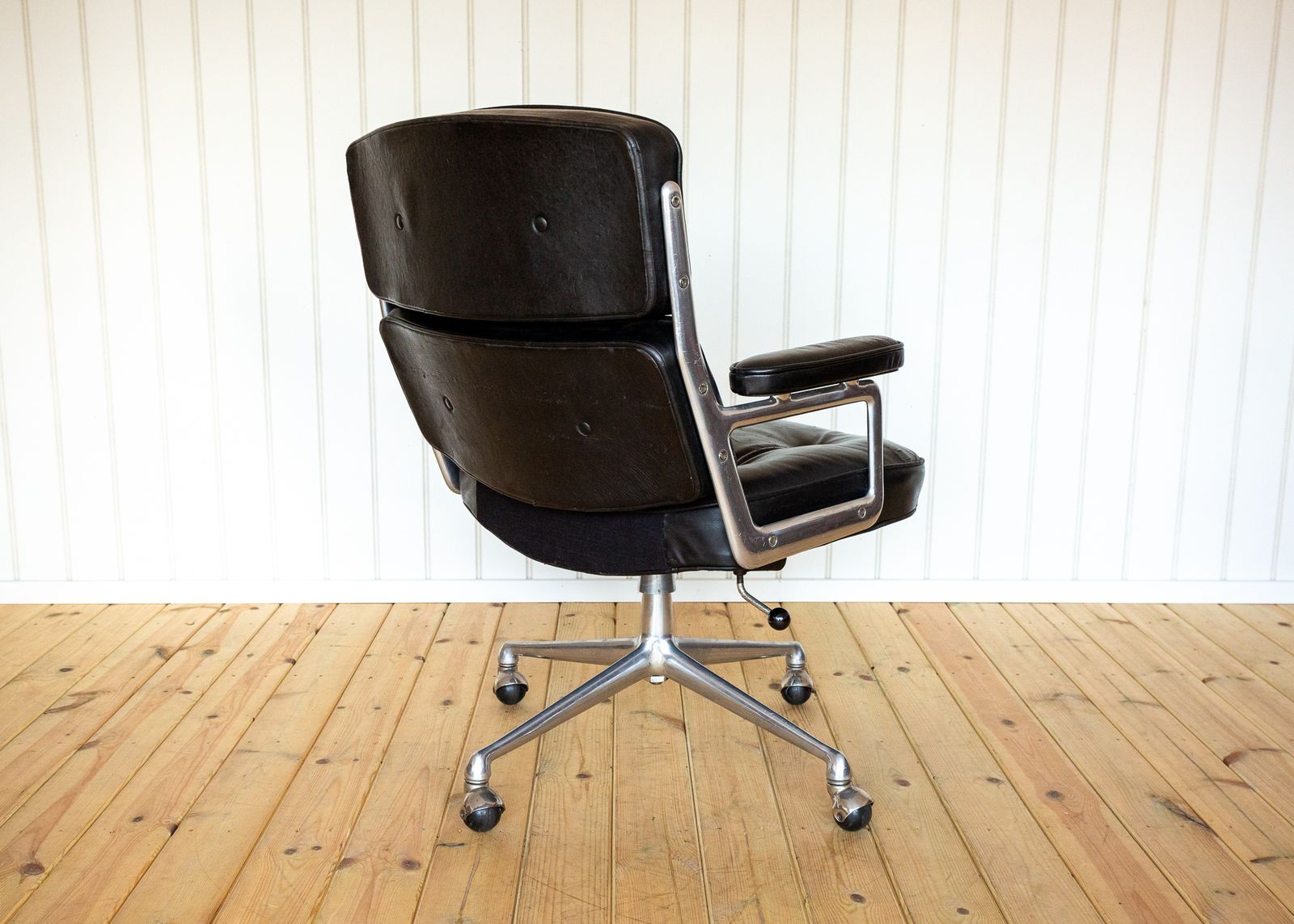 photo for sale 1960s Eames 3474 Time Life Executive Lobby Desk Chair Vitra Es104 Black Leather Aluminium Office Mad Men Armchai.R Mcm Mid Century
