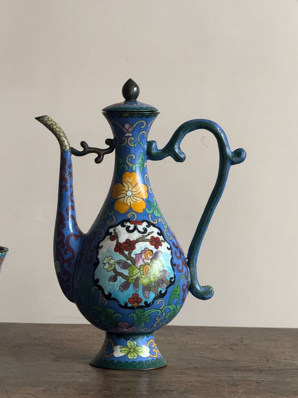 photo furniture Cloisonné Enamel Ewes And Stem Cups