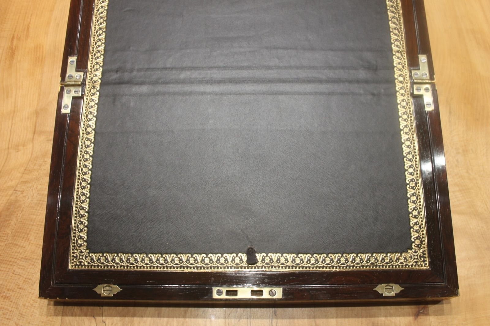 A Substantial And Impressive Late Georgian Rosewood And Brass Inlaid Writing Slope With Secret Drawers. photo vinterior