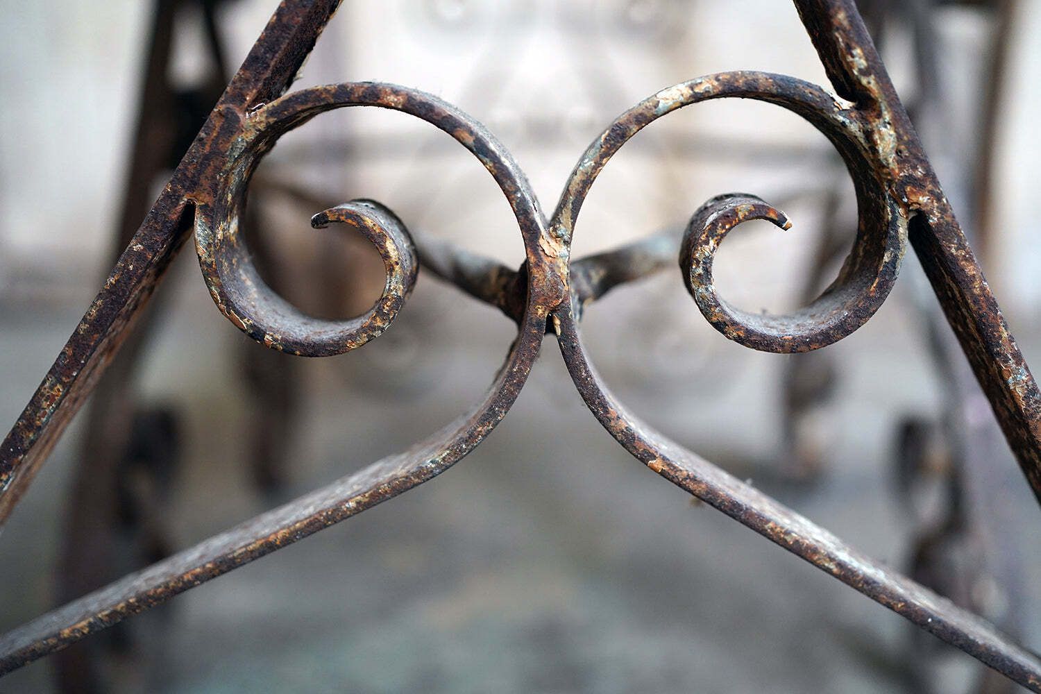 A Late 19thc French Iron & Marble Pâtisserie Table photo vinterior