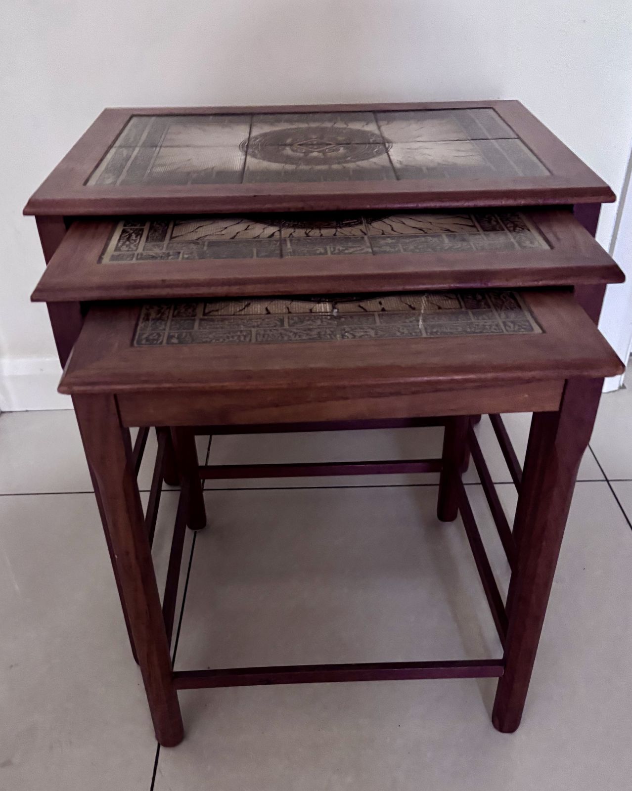 photo vintage Stunning Nest Of Mid Century Side Tables