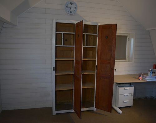 photo furniture 1950's Antique White Patina Wooden Wardrobe 2 Door