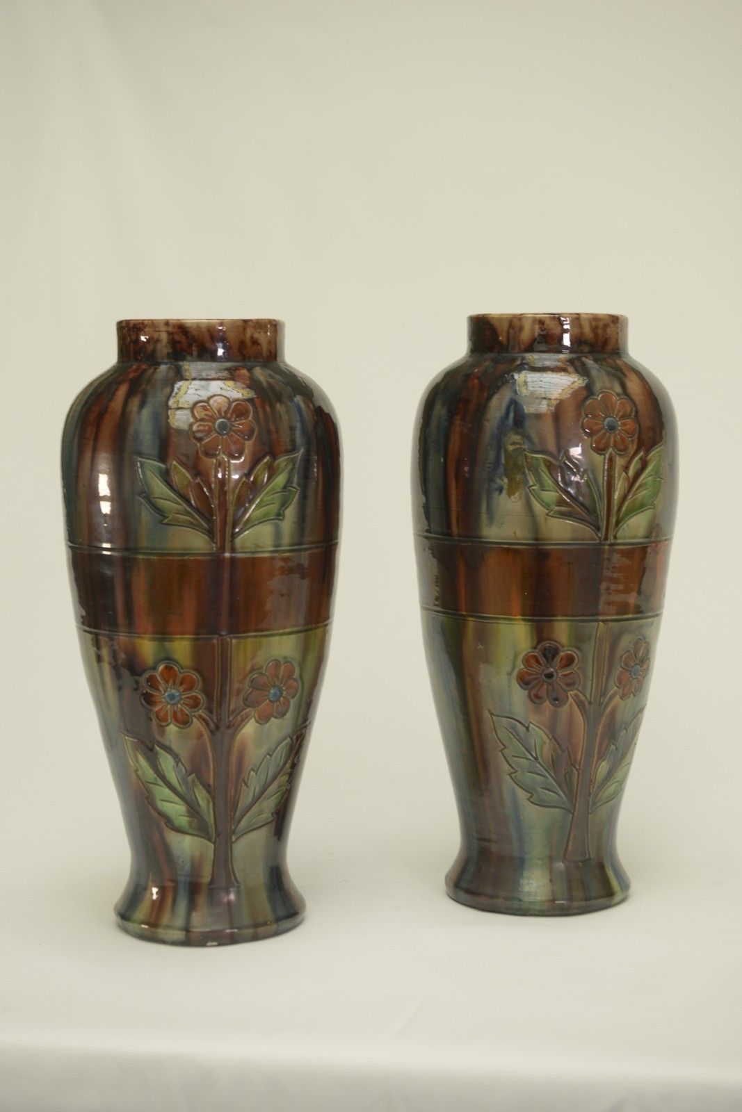 photo vinterior Pair Of Early 20th Century Slipper Vases Stamped Belgium 158