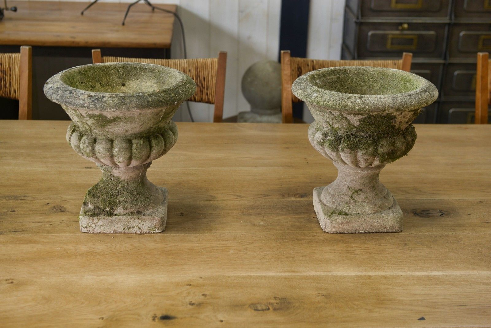 Pair Of Medici Vases In Reconstituted Stone 20th Century
