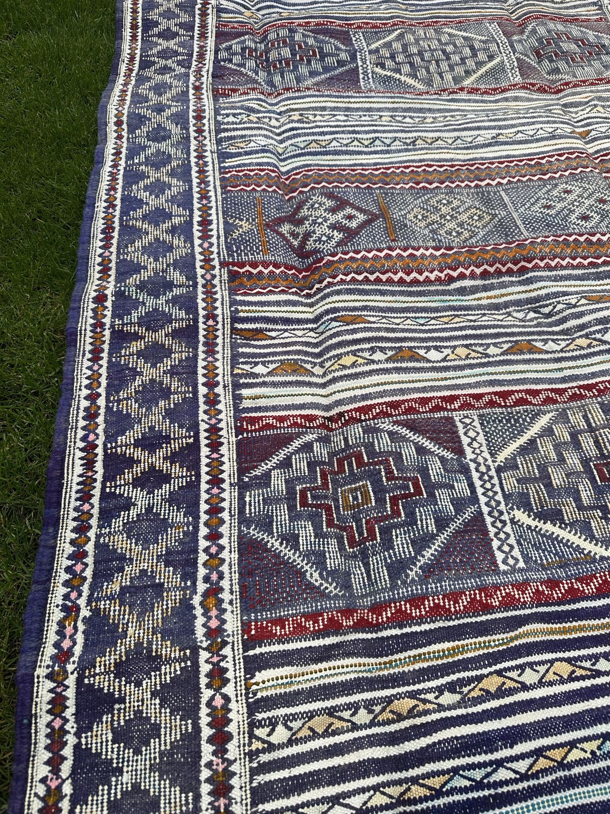 425.0 Nomadic Berber Handwoven Kilim Rug Tiflet photo