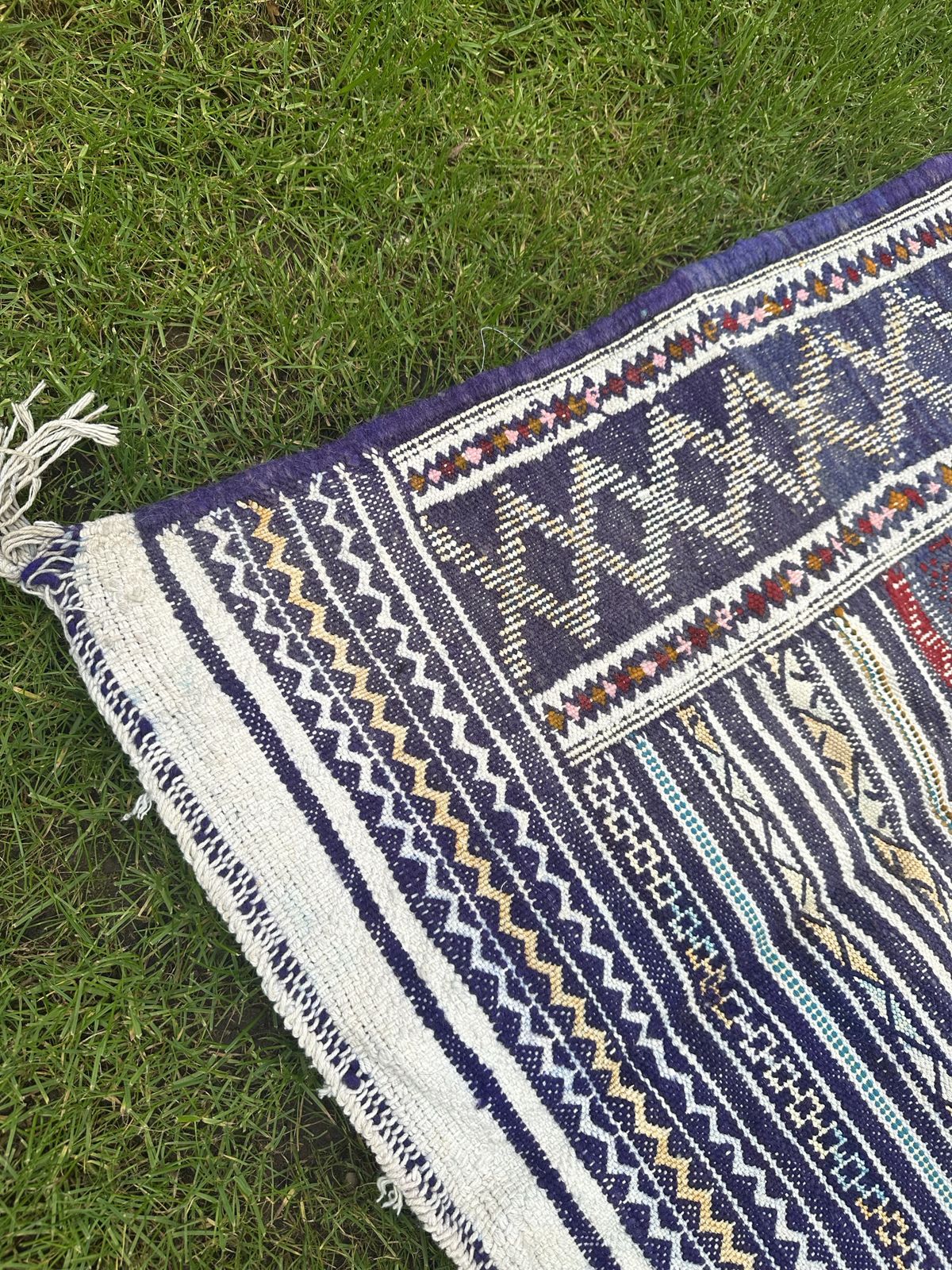 photo vintage Nomadic Berber Handwoven Kilim Rug Tiflet