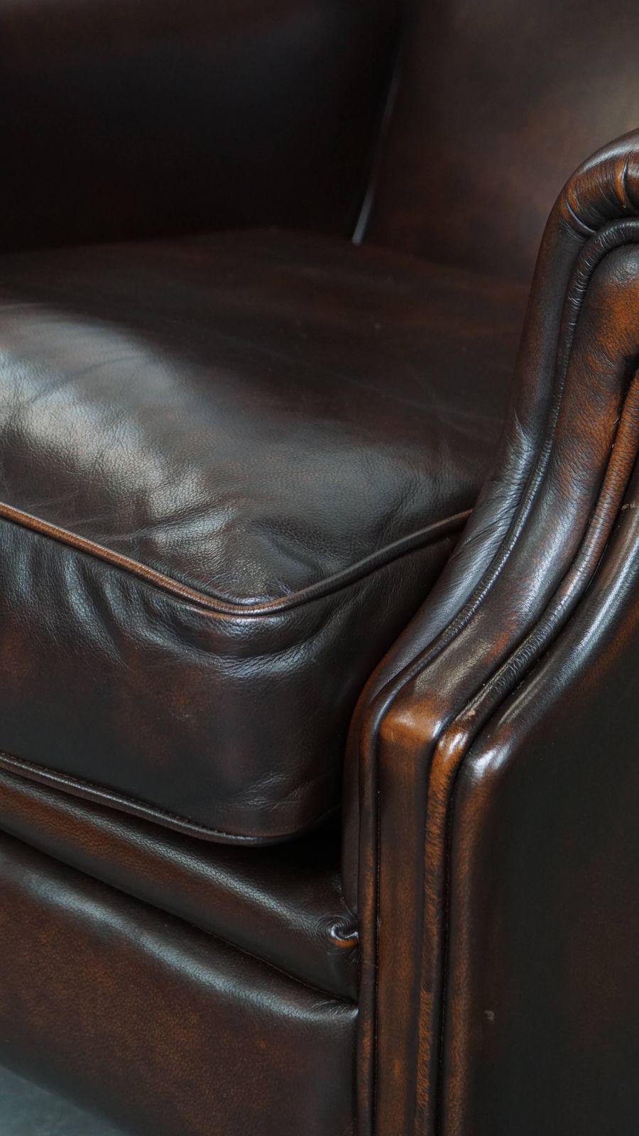 photo for sale Luxurious And Comfortable English Style Wing Chair Made Of Cowhide Leather