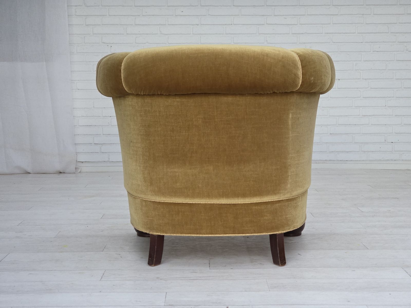 photo for sale Jaren 1960, Deense Relax Fauteuil, Lichtgroen Meubelvelours, Eikenhouten Poten.