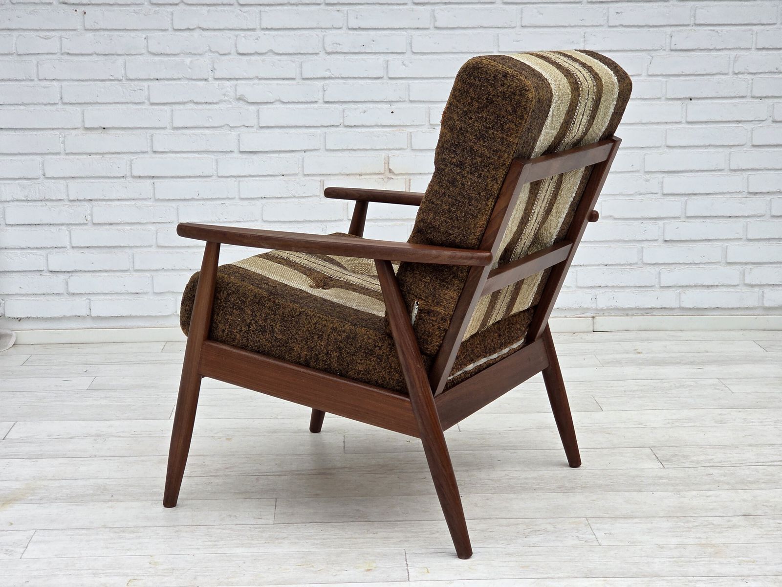 Jaren 1970, Deense Fauteuil, Teakhout, Meubelmokette. photo 995.0
