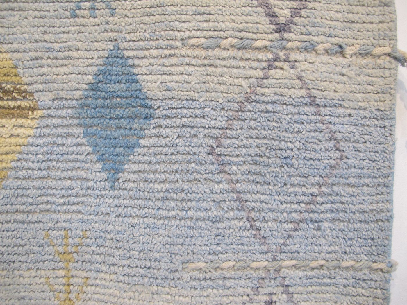 Contemporary Wool Carpet, 3.00m X 2.50m photo 2750.0