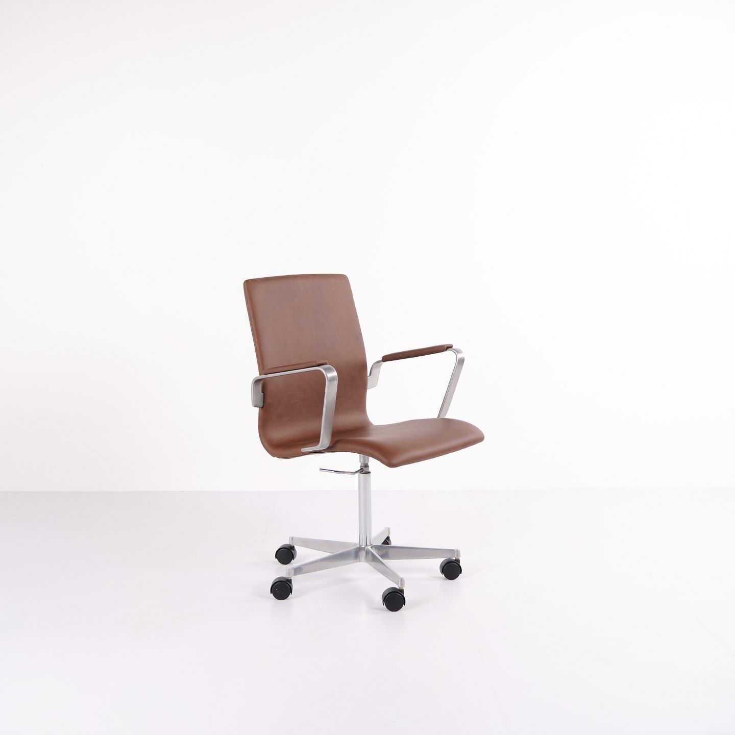 Oxford Classic Office Chair   Model 3291   Brown Leather   Arne Jacobsen   Fritz Hansen photo Furniture