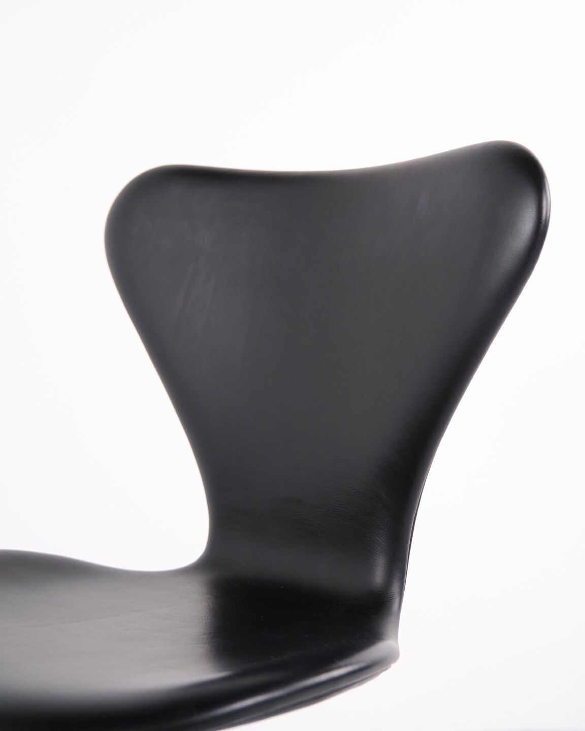Seven Office Chair   Model 3117   Black Leather   Swivel Function   Arne Jacobsen   Fritz Hansen photo vinterior