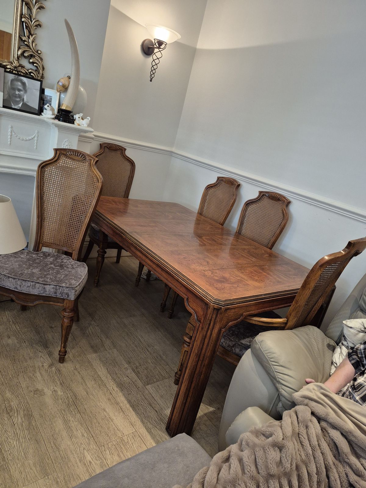 American Fruitwood Dining Table With 2 Carver / 4 Chairs. 2 Extended Leaves photo for sale