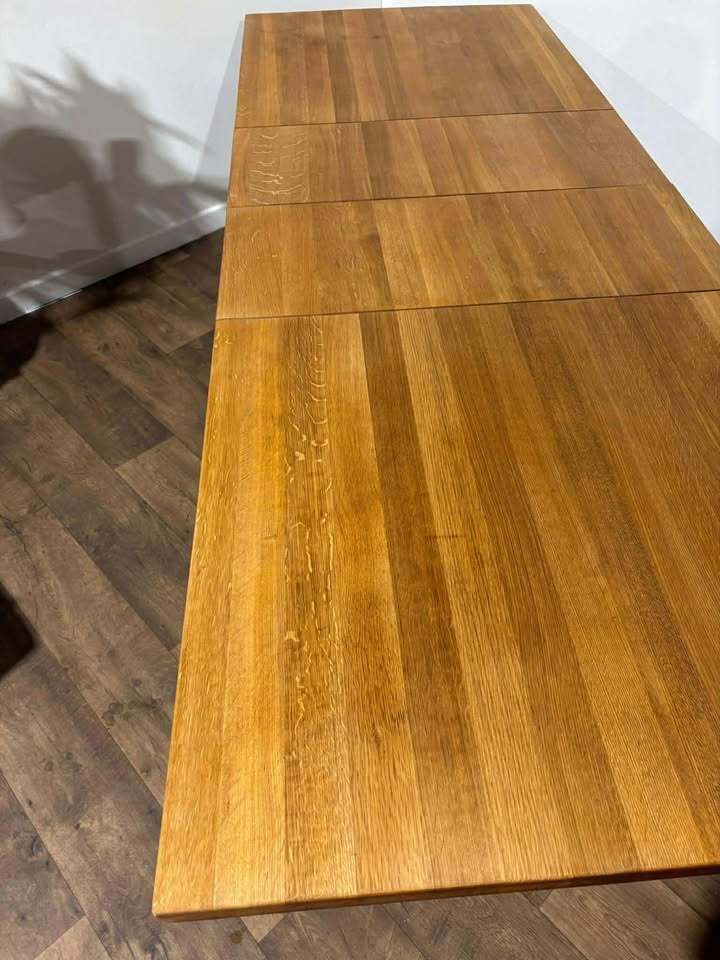 photo furniture Contemporary Solid Oak Extending Dining Table