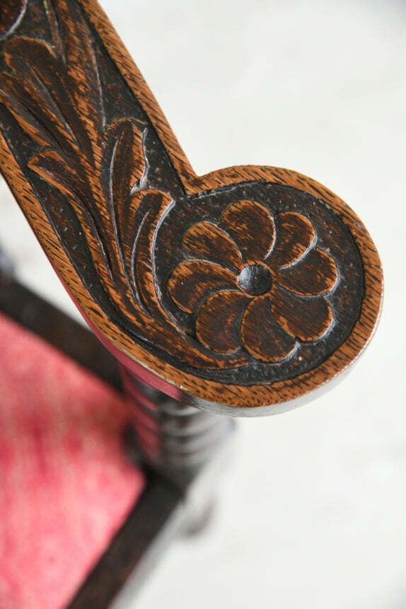 photo furniture Antique Carved Oak Corner Chair