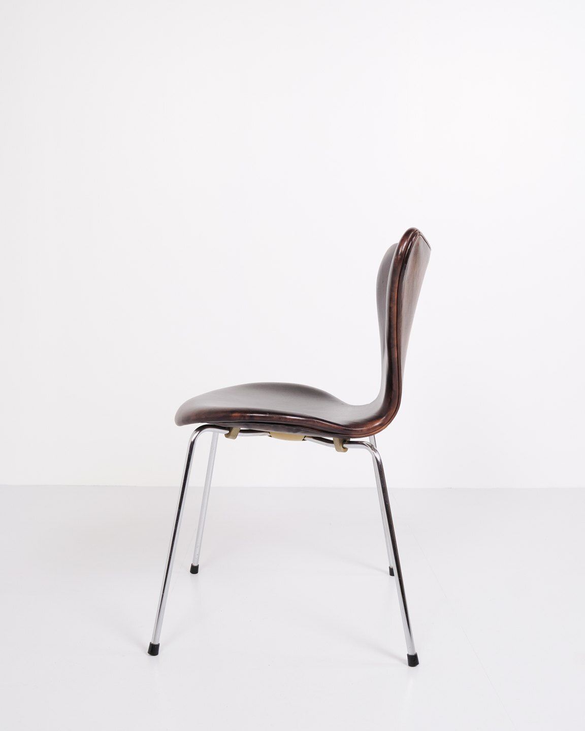 Set Of Six Seven Chairs   Model 3107   Seven Chair   Patinated Brown Leather   Arne Jacobsen   Fritz Hansen photo vinterior