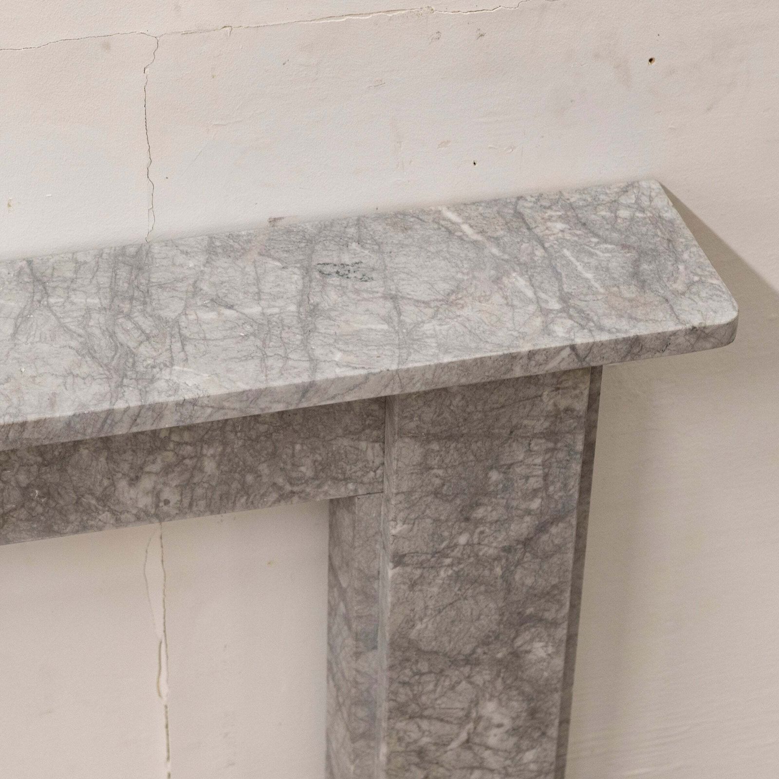 photo vinterior Early Georgian Style Grey Marble Fireplace Surround