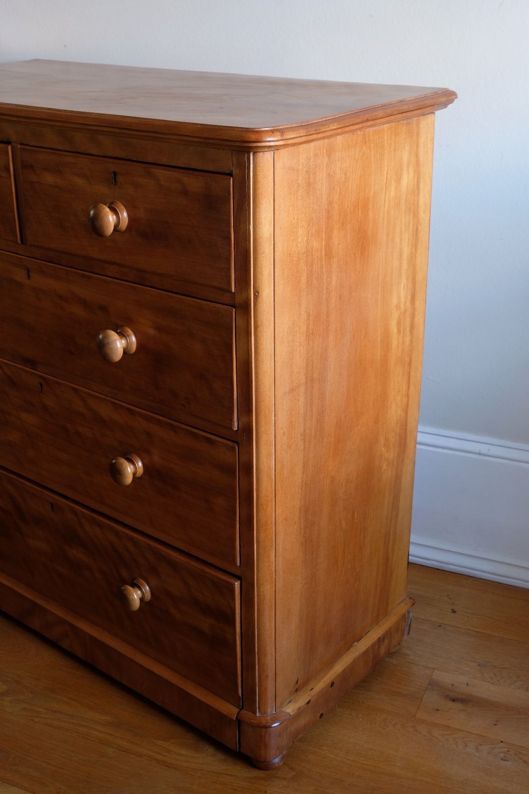 photo vintage Victorian Scottish Satin Birch Chest Of Drawers With Plinth Drawer