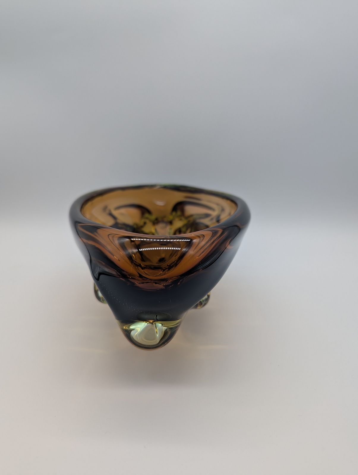 Skrdlovice Art Glass Bowl Or Jardinière – Green & Cinnamon Amber, Attributed To Jan Beránek (1950s–60s) photo furniture
