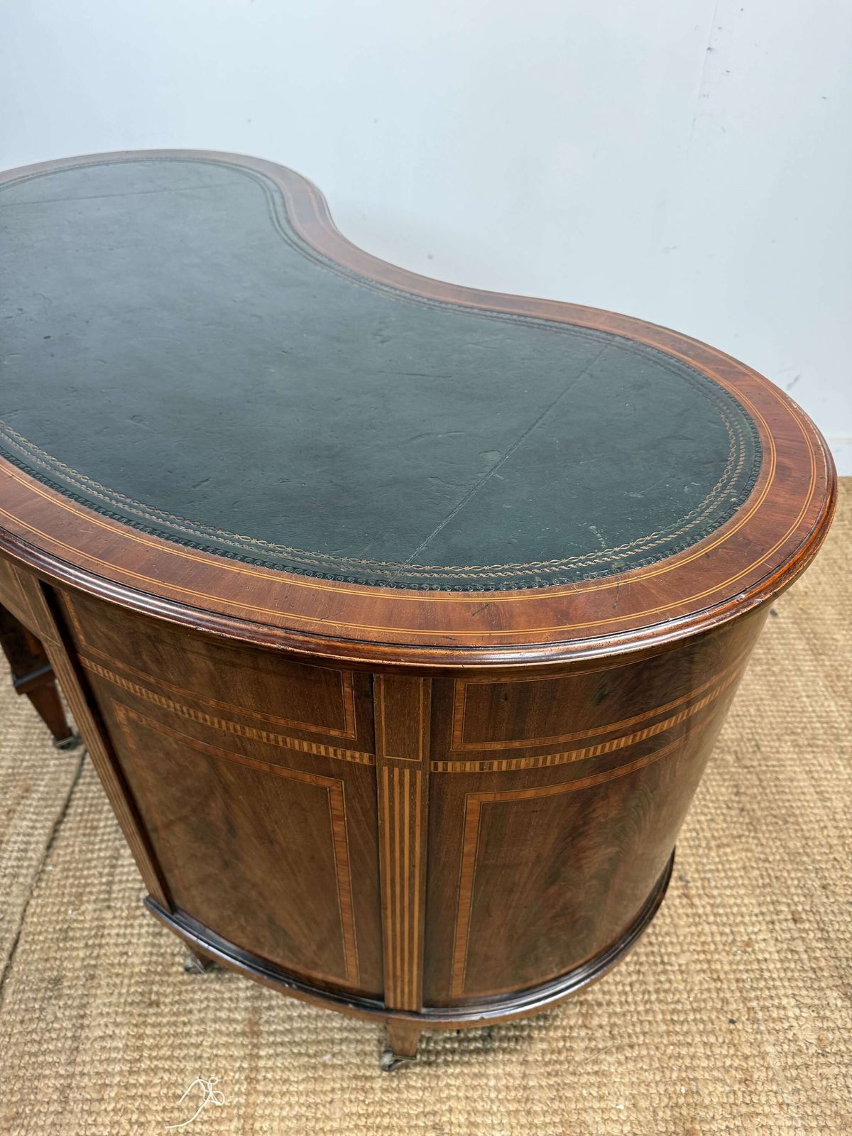 photo vintage Edwardian Kidney Shaped Writing Desk / Pedestal Desk
