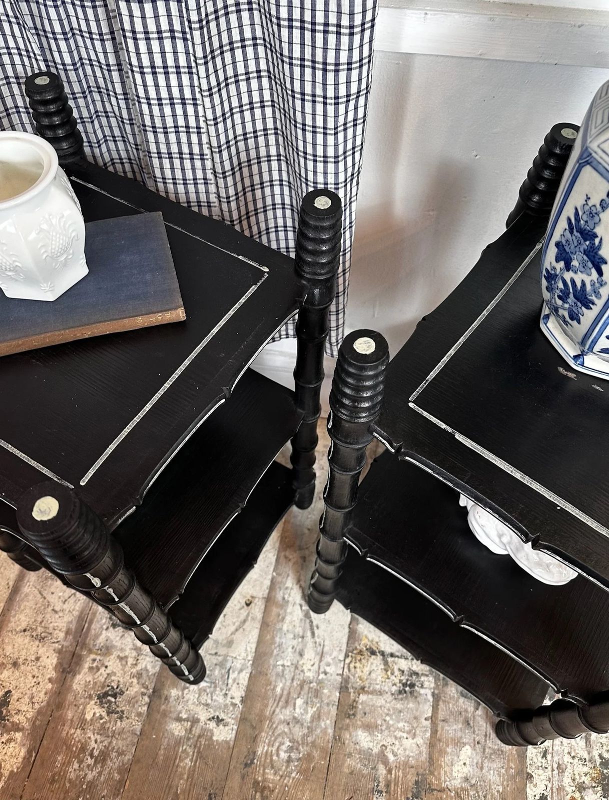 " Made By Muirshin" Pair Of Faux Bamboo Overpainted Nightstands W/ Unique Paintwork photo vinterior