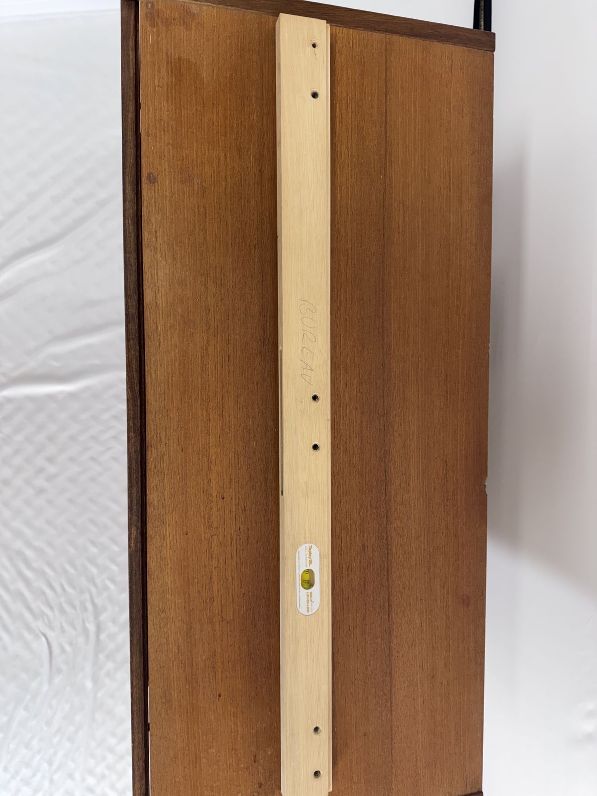 photo furniture Beaver And Tapley Wall Mounted Unit (Including Levelling Wall Bracket)
