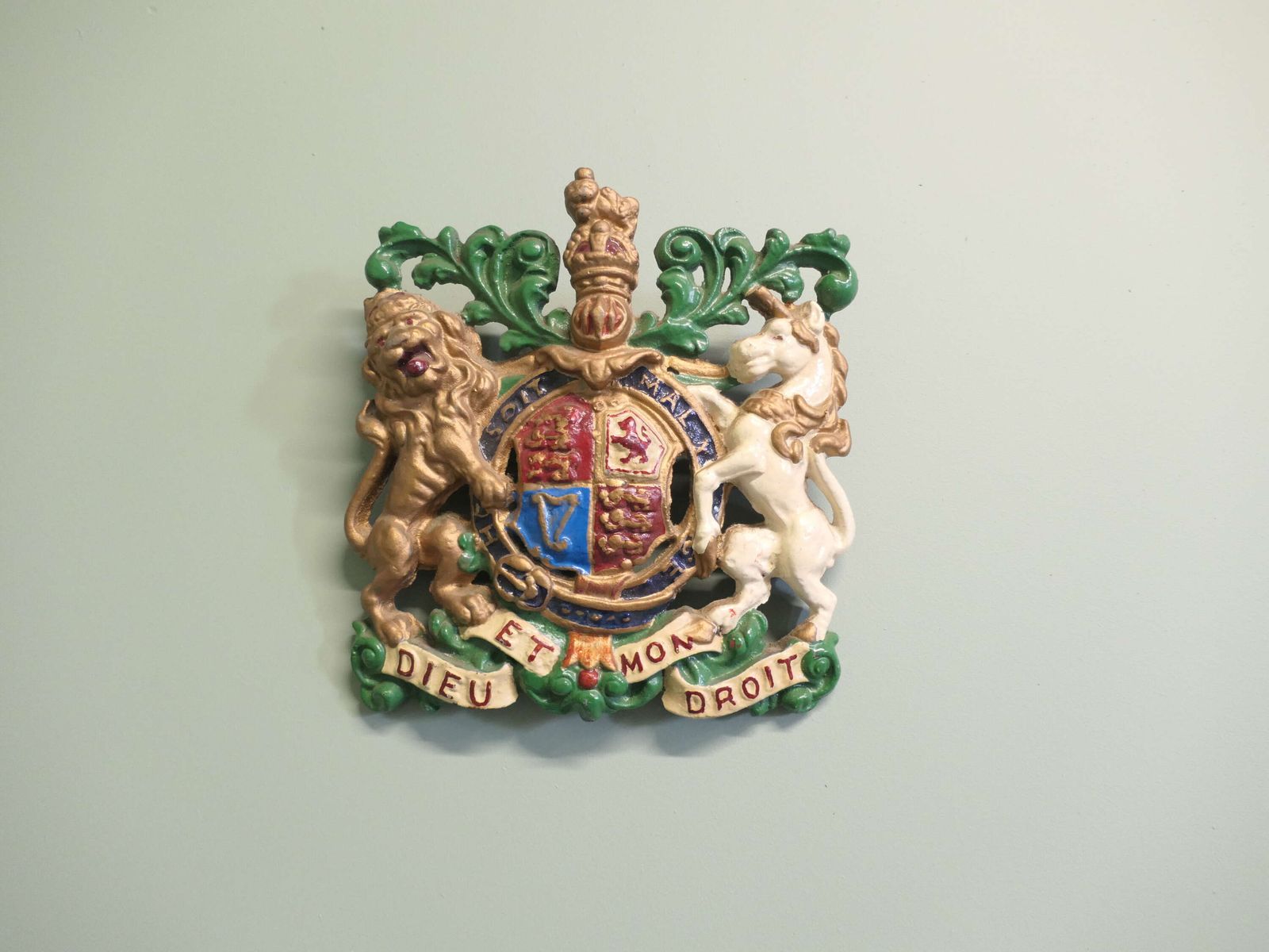 Wall Hanging Victorian Cast Iron Royal Coat Of Arms Shield Plaque photo buy