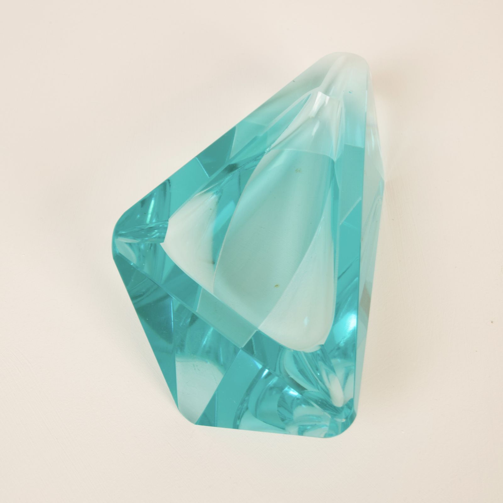 Fontana Arte Italia Style Blue Crystal Ashtray From The 1970s. photo vinterior