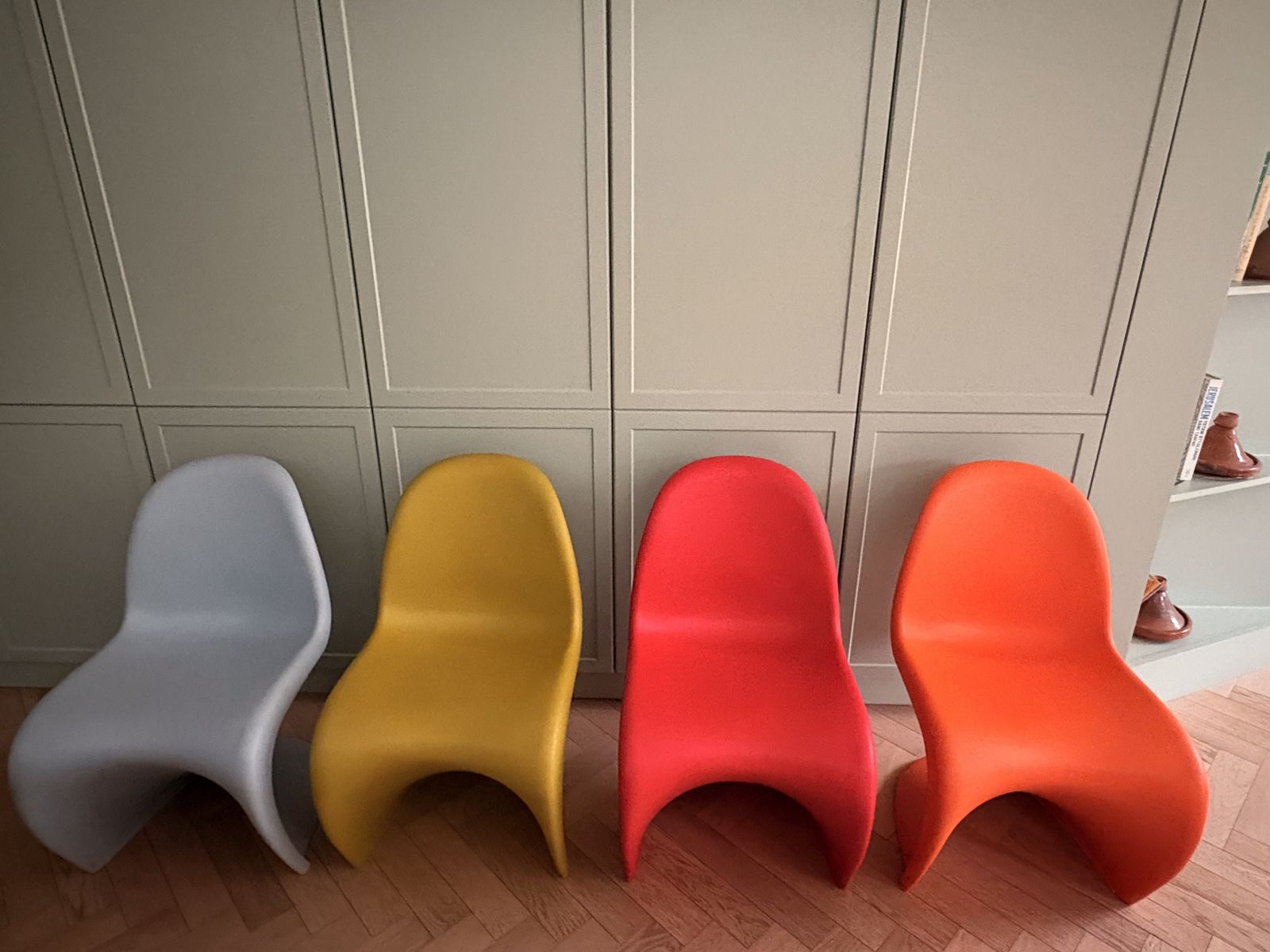 Vitra Pantone Chairs, 8 Pieces, 4 Colours , Polypropylene photo furniture