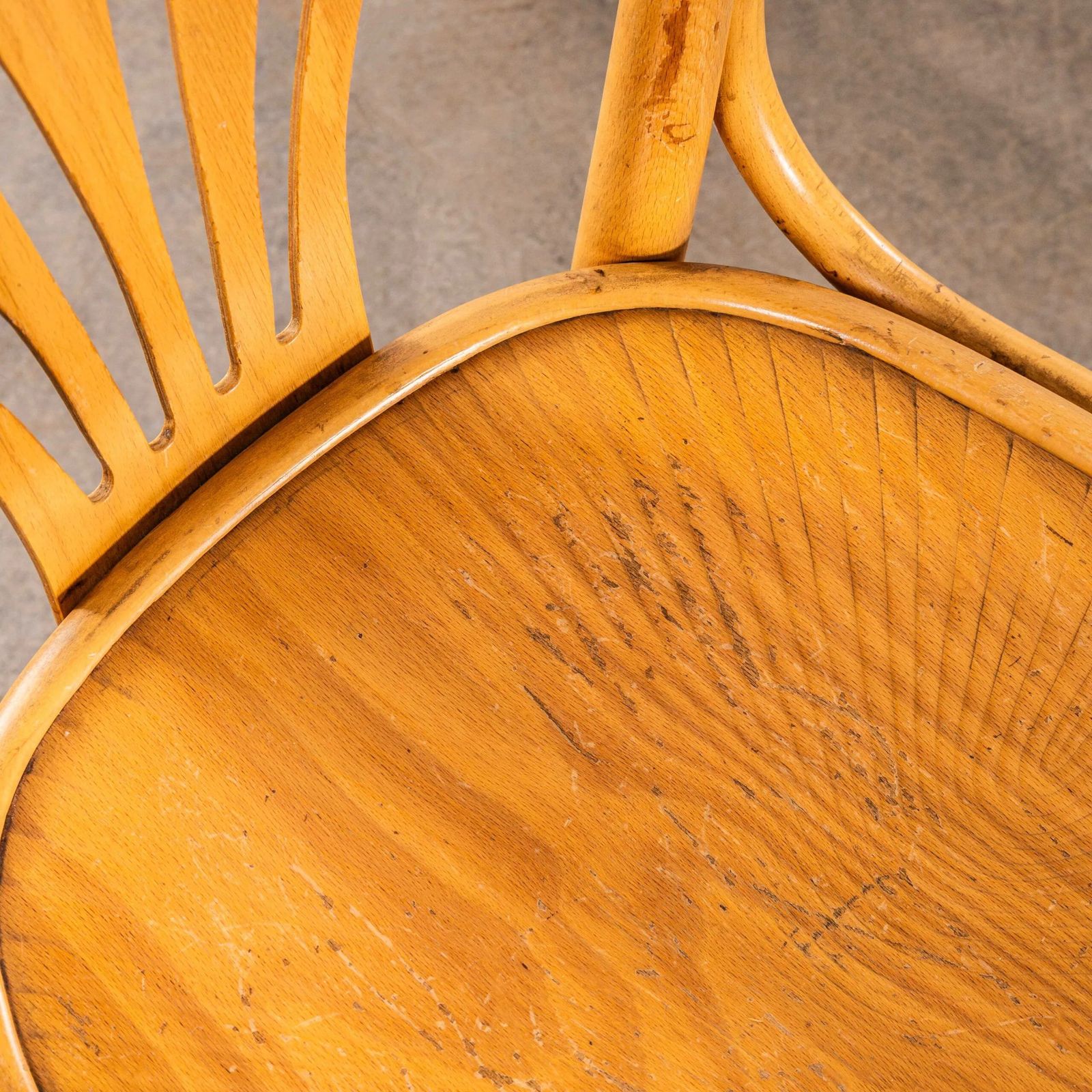 photo furniture 1950’s Blonde Fan Back Armchairs With Patterned Seat