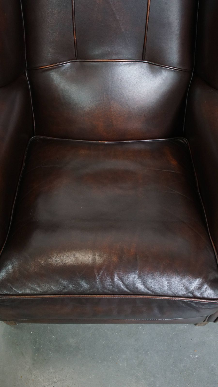Comfortable And Very Beautiful Set Of 2 English Style Cowhide Wing Chairs With A Luxurious Finish photo 2009.0