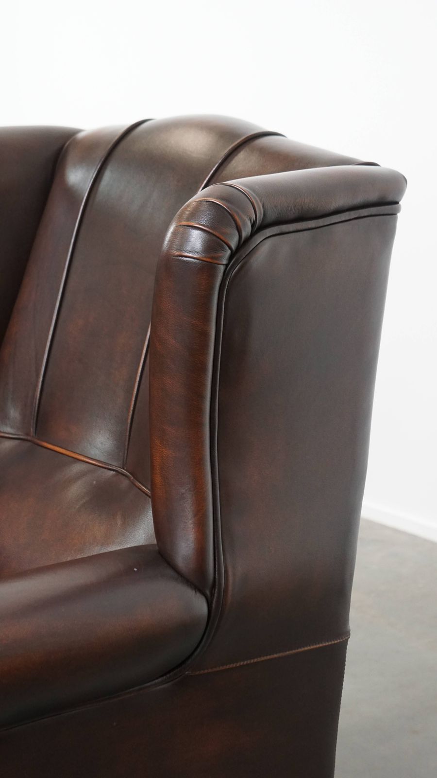 2009.0 Comfortable And Very Beautiful Set Of 2 English Style Cowhide Wing Chairs With A Luxurious Finish photo