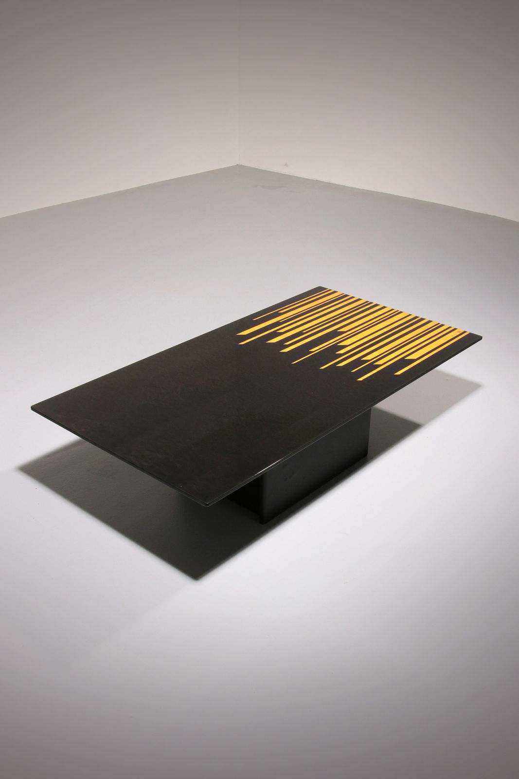 1980s Italian Coffee Table In Black And Yellow Lacquered Wood.
