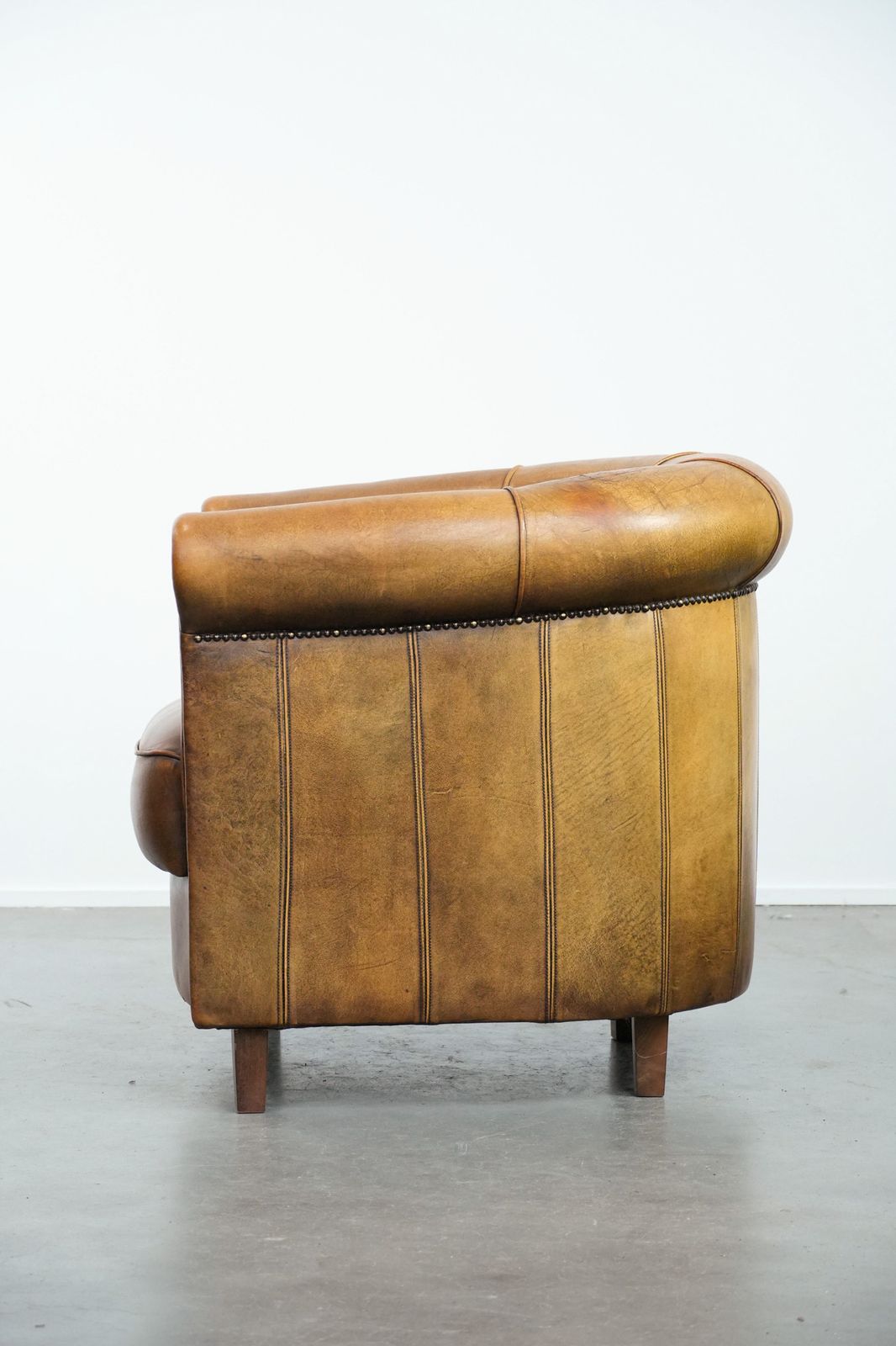 Elegant Sheepskin Club Armchair With Beautiful Warm Colours, A Finish With Decorative Nails And Beautiful Stitching photo 1025.0