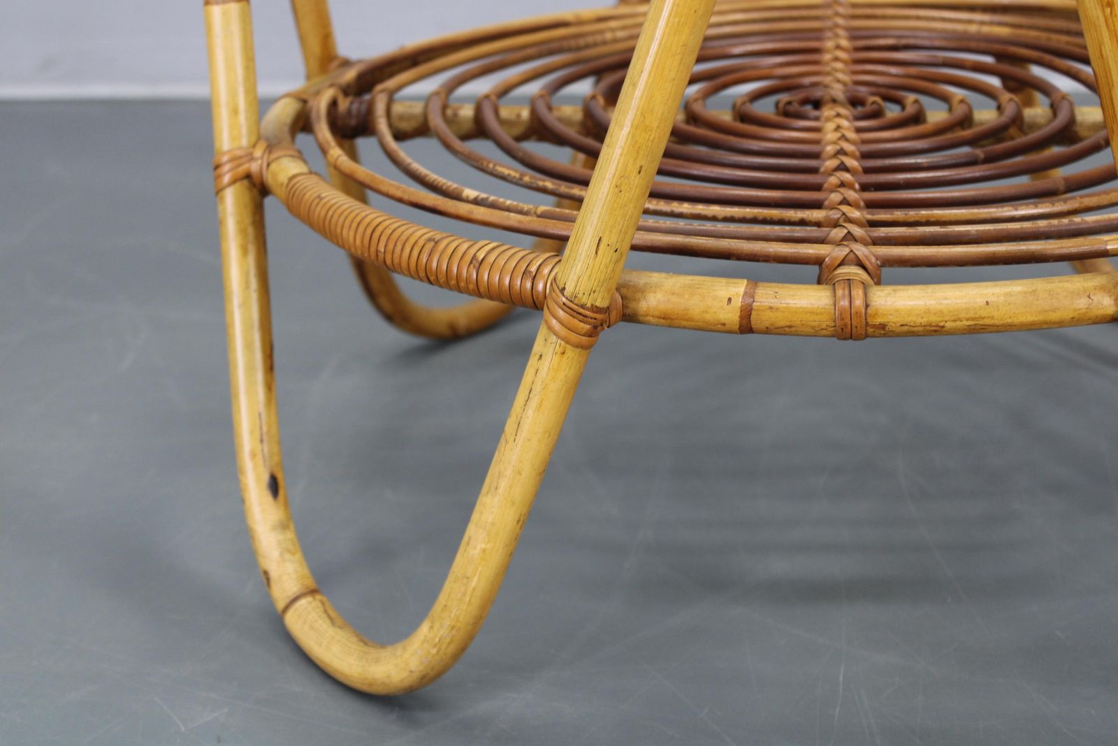 1960s Italian Rattan Coffee Table With Glass Top, Mid Century Round Design photo vintage