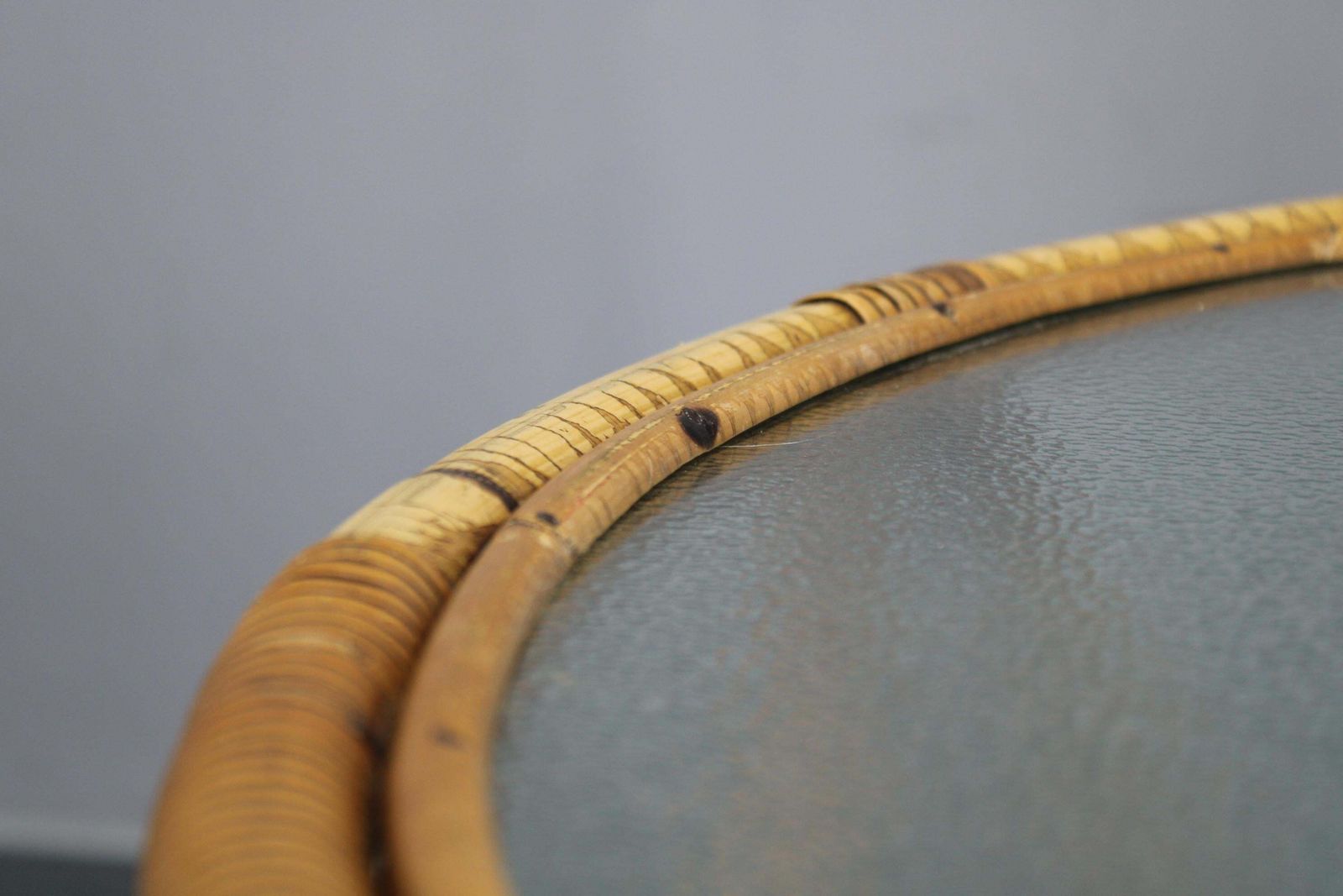 photo vinterior 1960s Italian Rattan Coffee Table With Glass Top, Mid Century Round Design