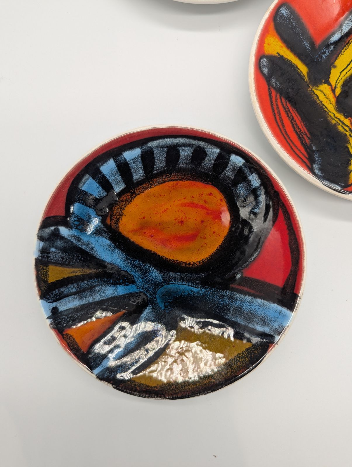 photo vintage Set Of 5 Poole Pottery ‘Delphis’ Pin Dishes – Shape 49 – 1960s – From A Single Collection