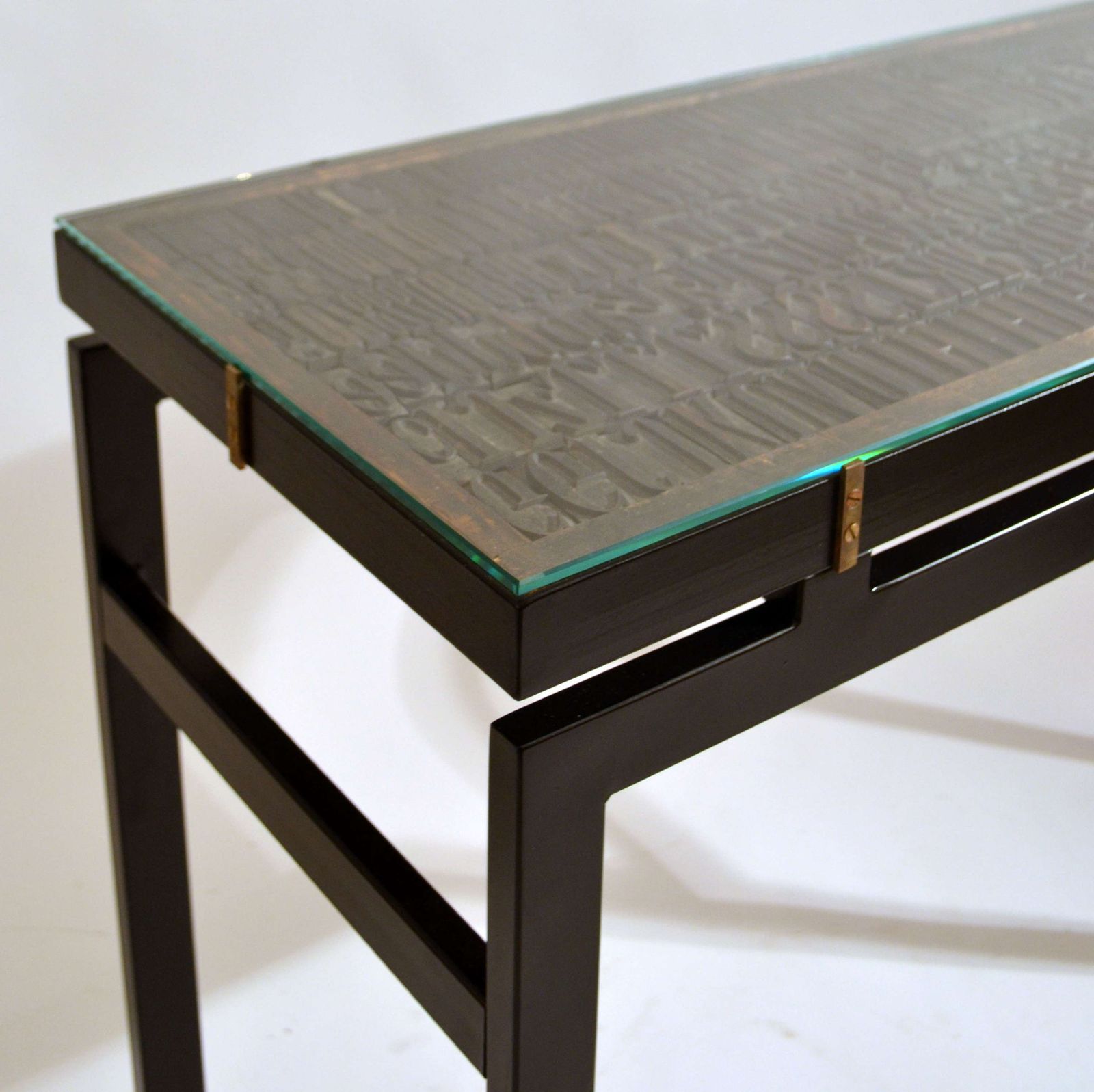 photo furniture Console With Wood Relief Top And Glass On Black Metal Frame