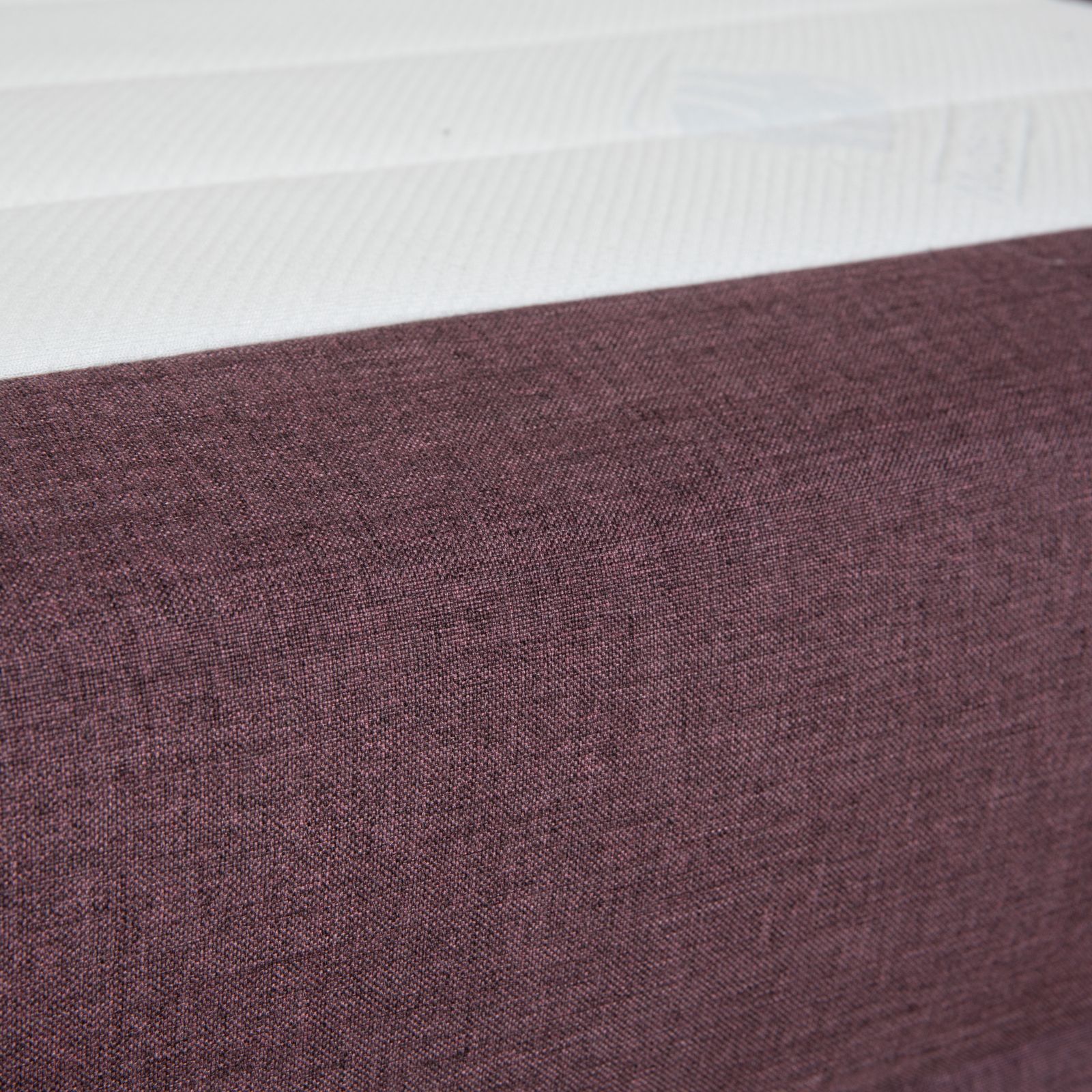 Lit Musterring en tissu violet rosé à réglage électrique photo vinterior
