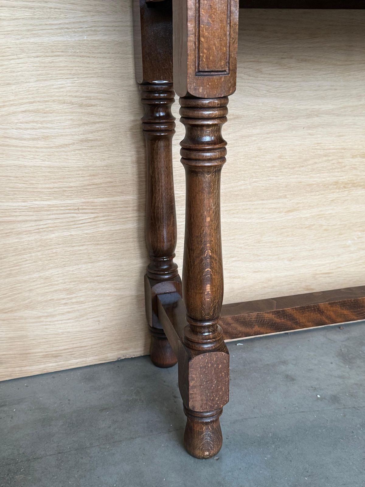 photo vinterior Early 20th Century Spanish Carved Console Table With Fluted Legs