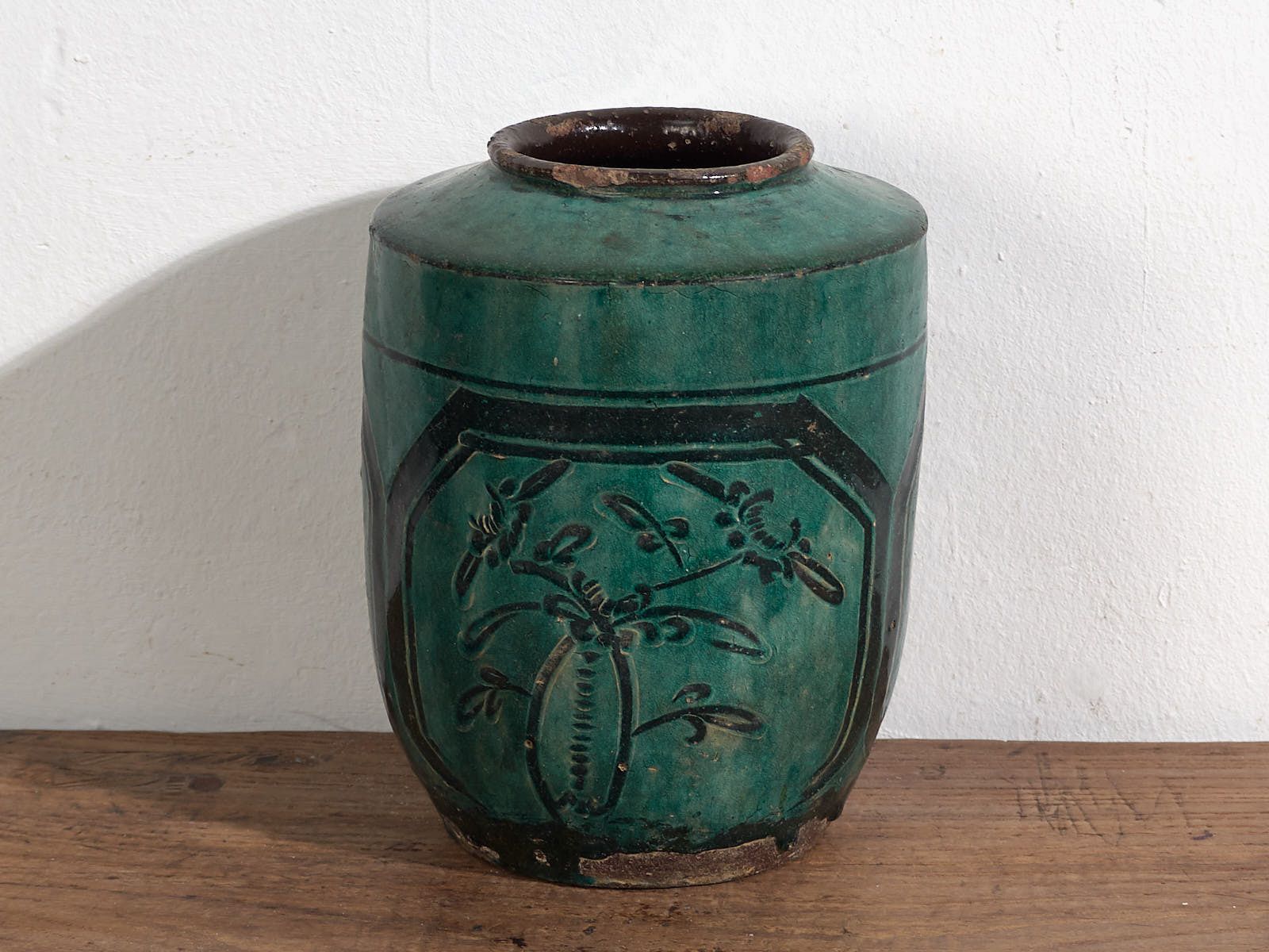 Antique Vase With Vegetal Details (C.1820)