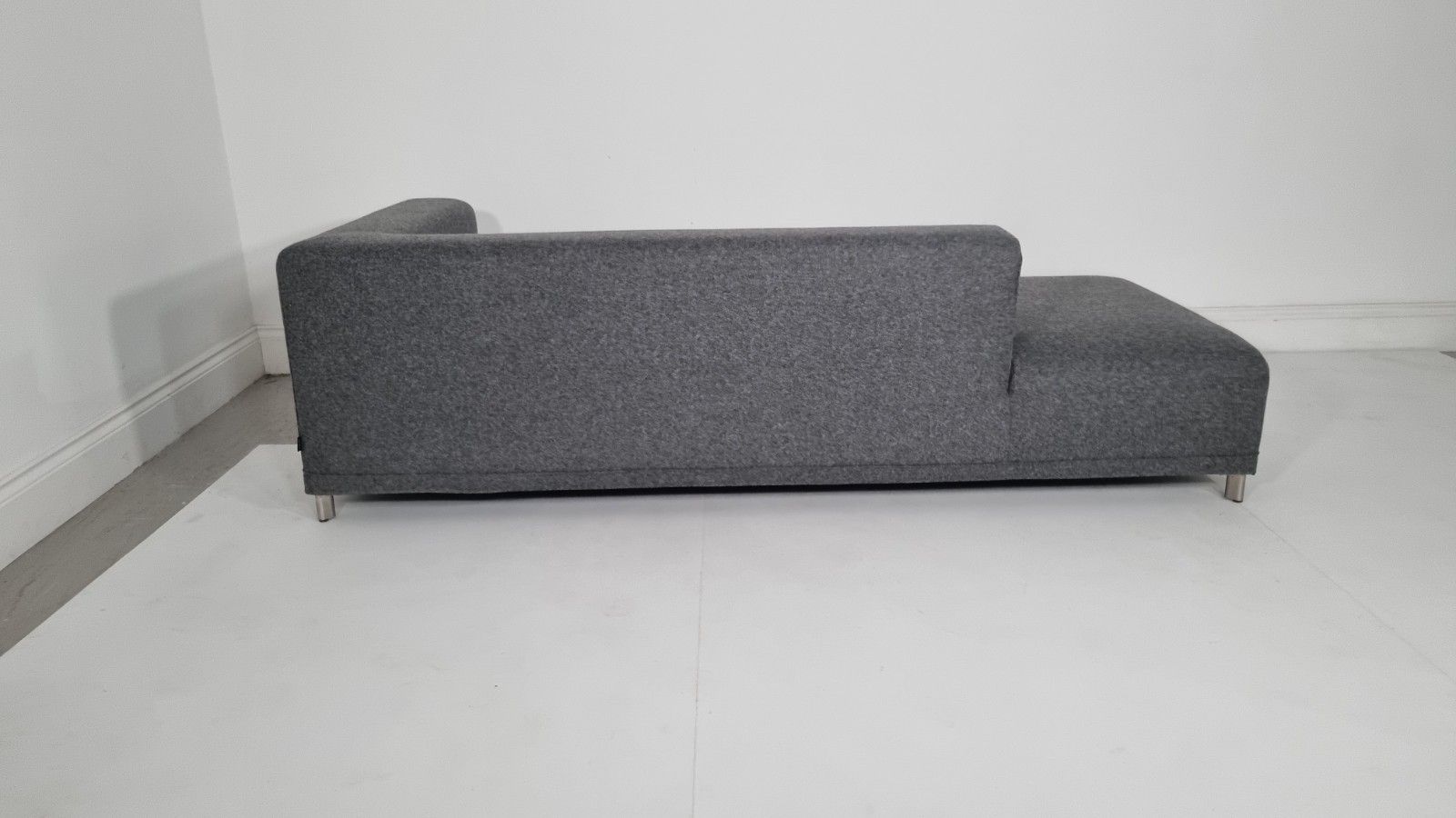 photo vinterior Ligne Roset Opium Chaise Unit In Luxurious Grey Wool In Excellent Condition