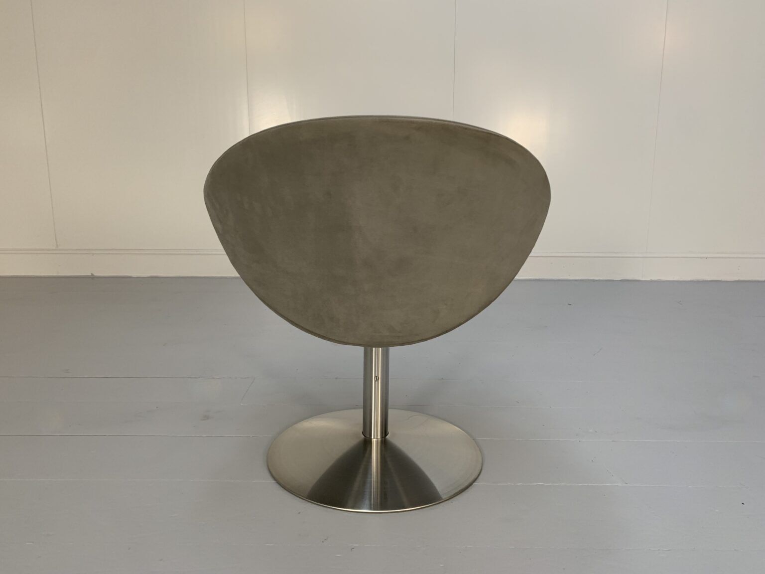 Pair Of Erik Jorgensen “Apollo” Ej 96 Chairs – In Mid Grey Alcantara photo 2400.0