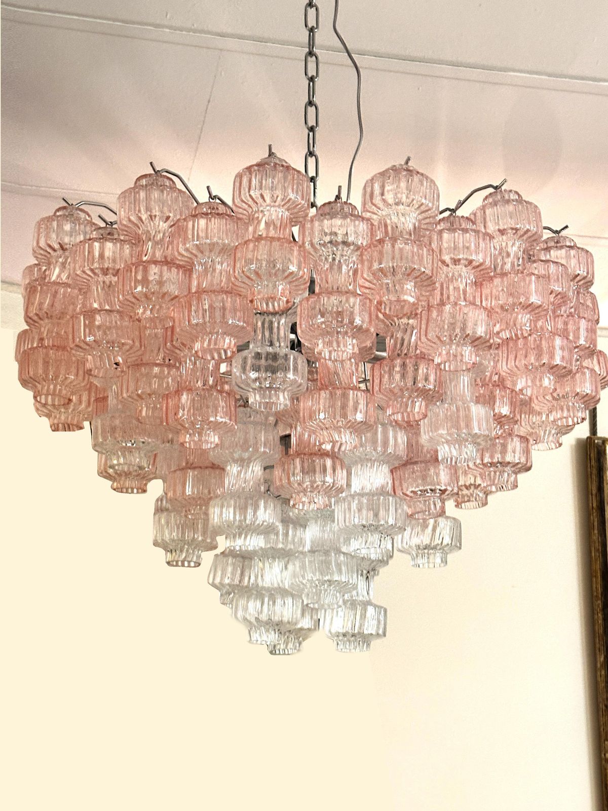 photo furniture Romantic Venetian Pink "Rigadin Manubri" Murano Glass Chandelier In Venini Style