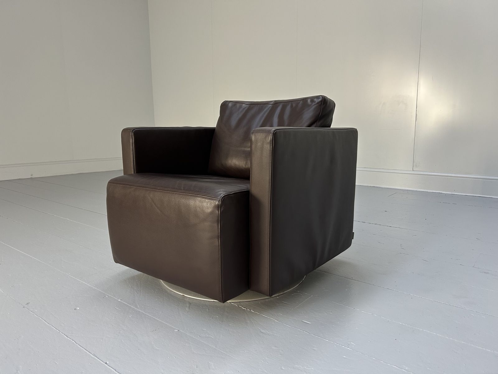 Walter Knoll "Nelson 605" Swivel Armchair In Brown Leather