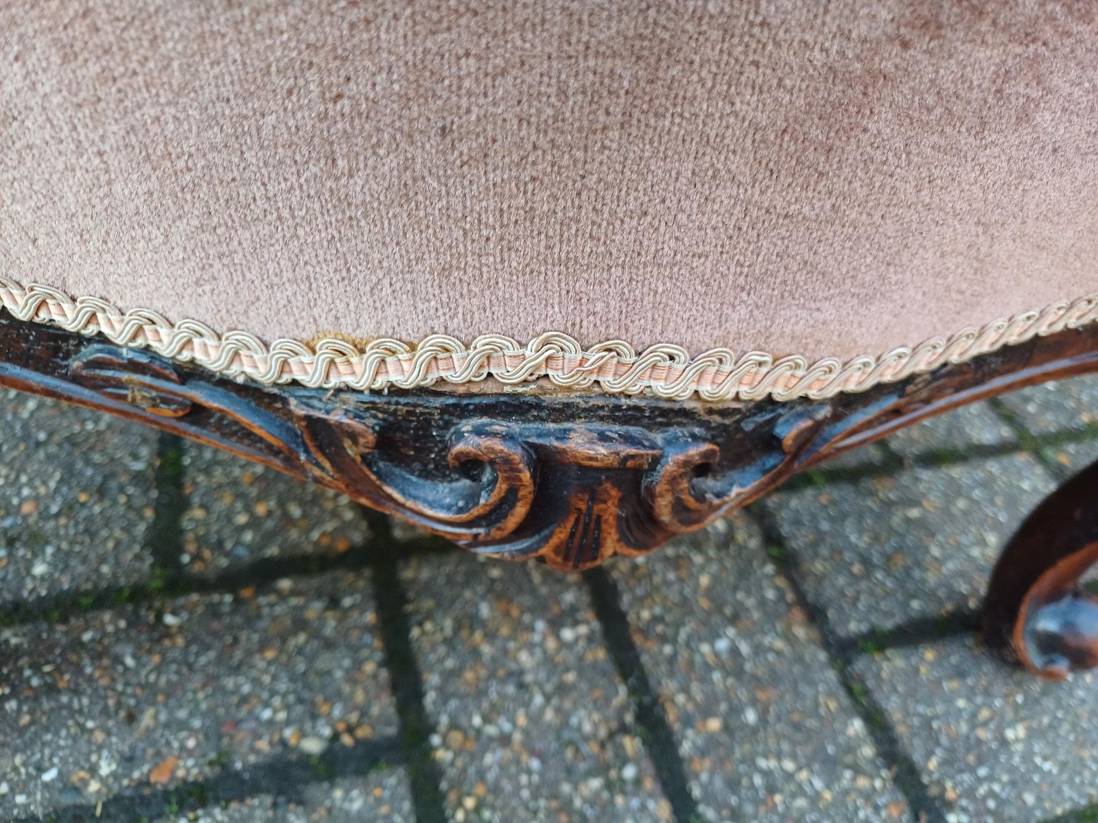 Antique Victorian Spoon Back Chair, Carved Mahogany Nursing Chair Deep Button Velvet Upholstery 19th Century Accent Chair Free Hand Delivery photo vinterior